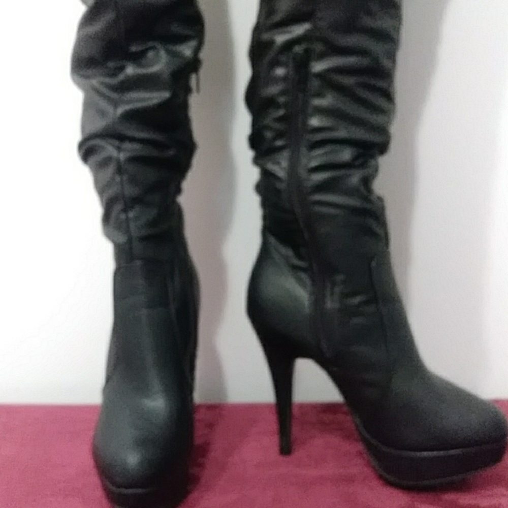 Boots - Picture 3 of 3